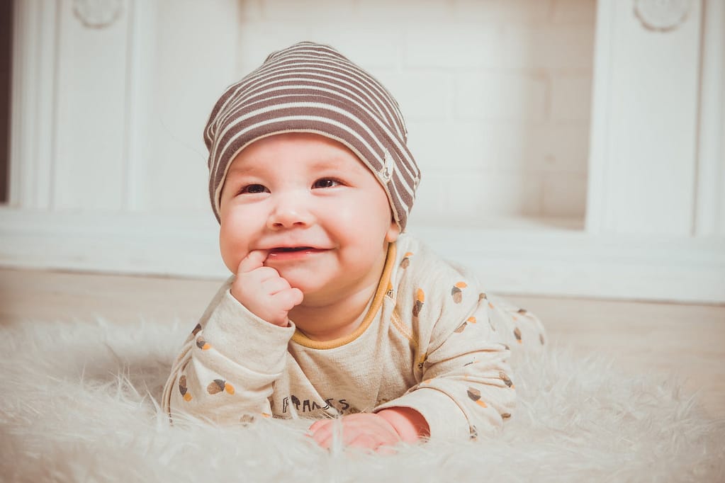 SuSa-Puppen: Babys Gutes geben